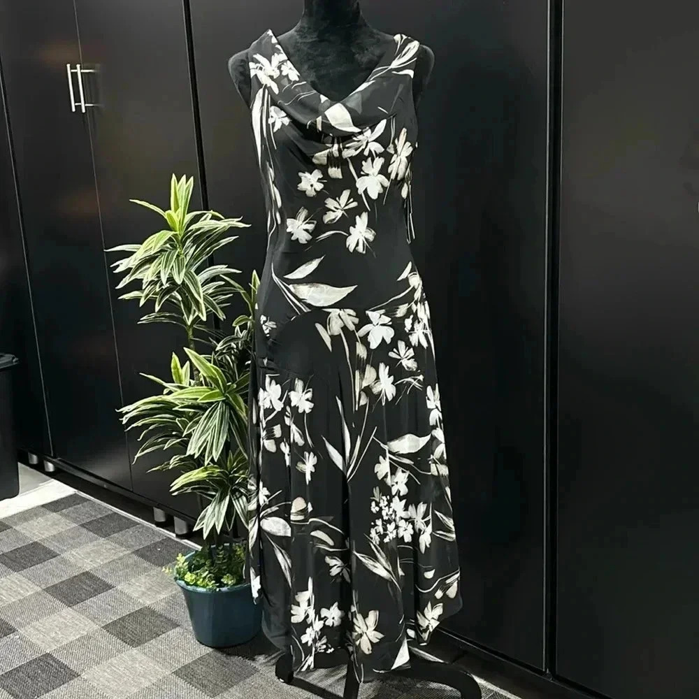 Robbi Bee Sleeveless, sheer,lined,cowl neck,V-back, dressy,flowy,floral